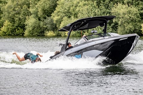 Isabella Williams at the 2022 Malibu Boats UK Wakesurf Nationals - Photo Mantis Pro Media